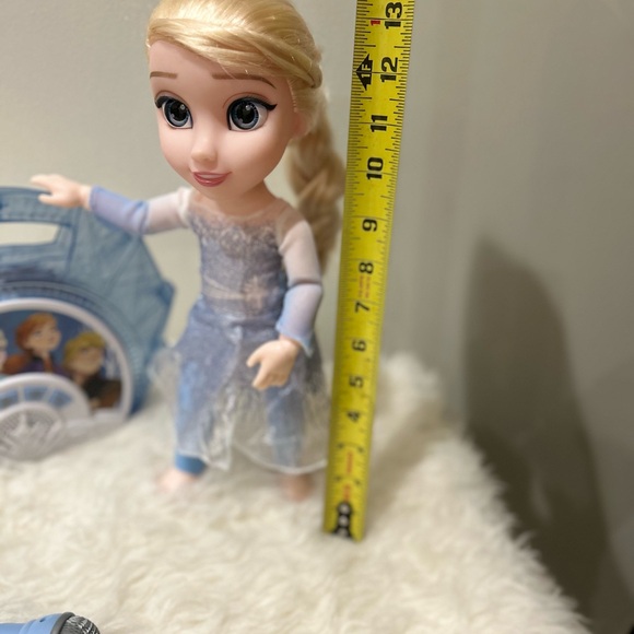 Frozen Doll with Microphone and Bag - Picture 4 of 6